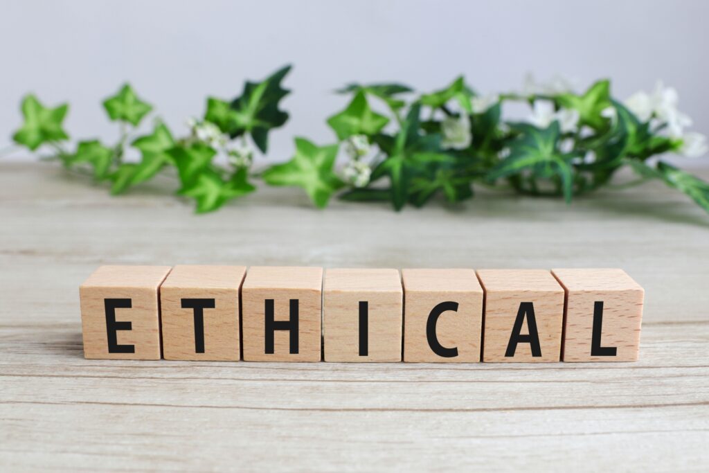 ETHICALの木製ブロック文字が並んだイメージ